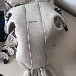 BabyBjörn Baby Mini in Light Beige